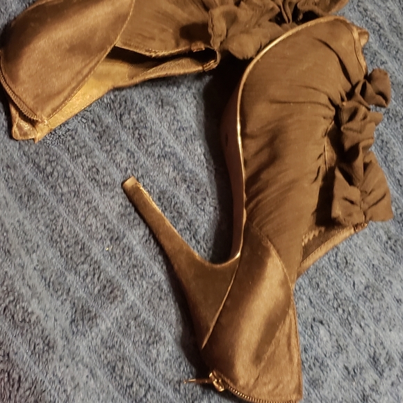 Sophisticated Pumps - Picture 4 of 4